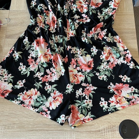 F21+ lace up romper - Picture 4 of 4
